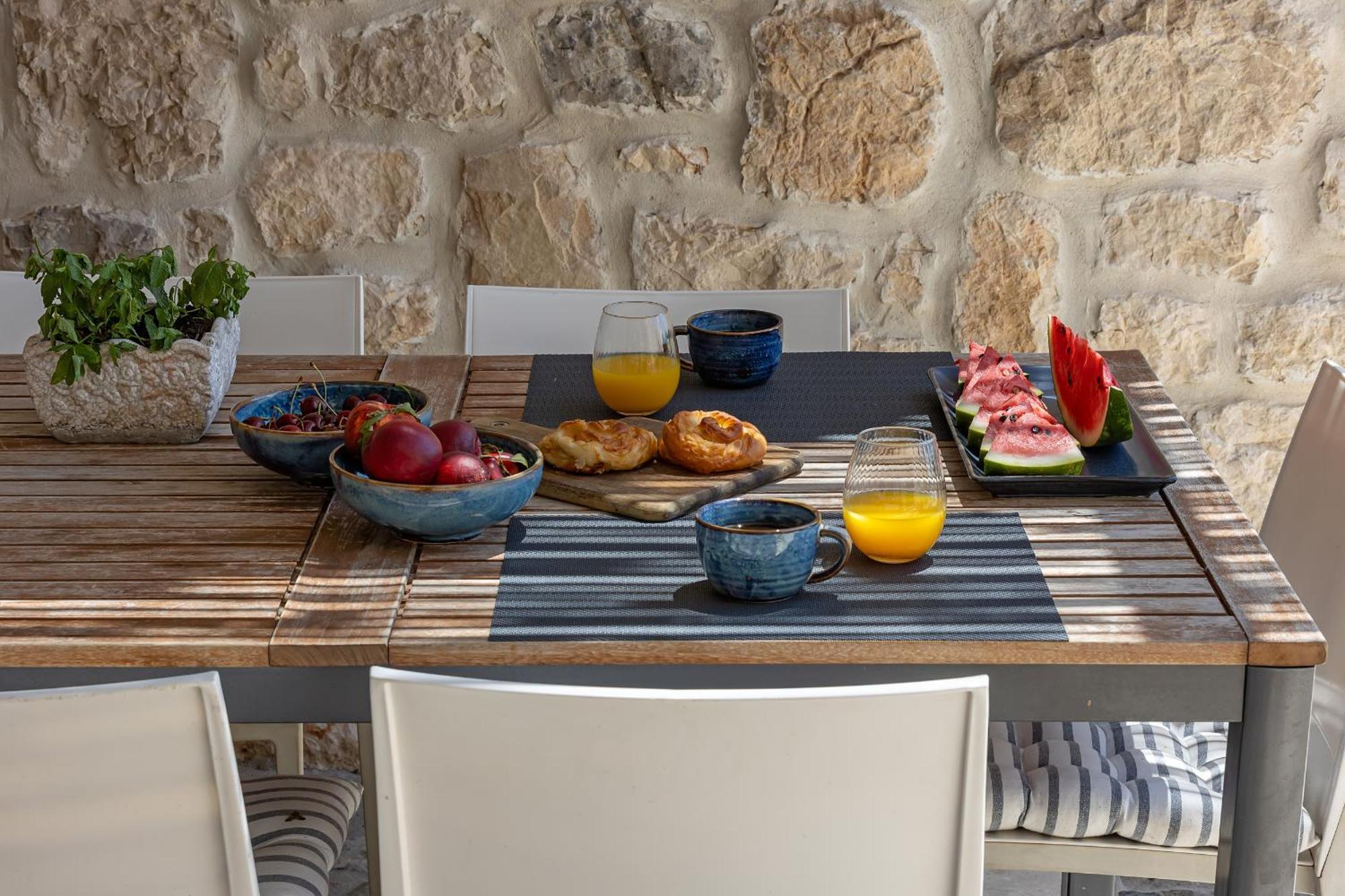 Toni Villa Makarska